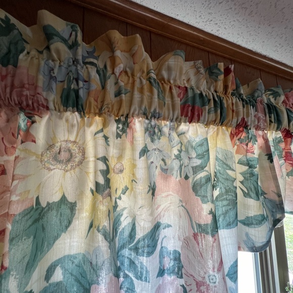 Valance for Double Window - Picture 2 of 3